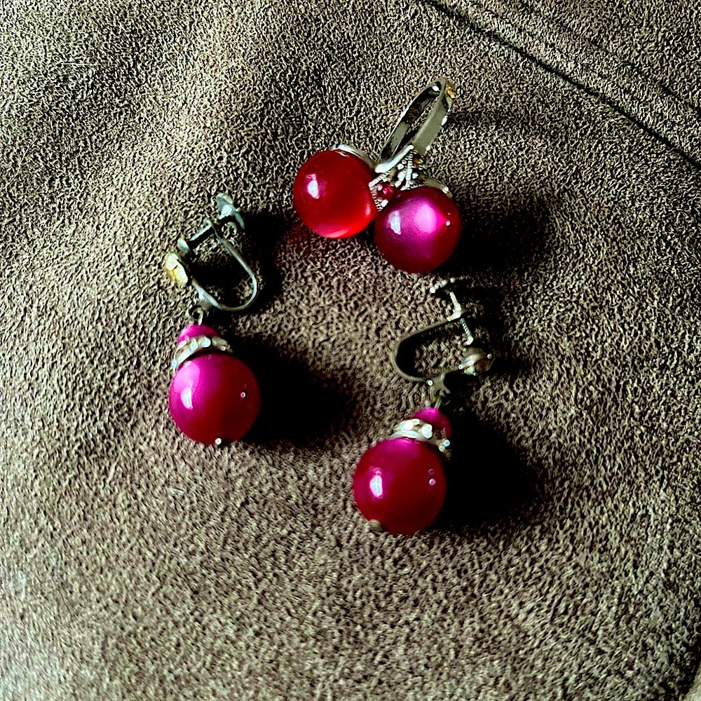 Vintage 1960’s fuchsia costume jewelry